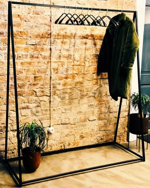 Drēbju pakaramais statīvs