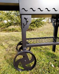 Grils ar vāku un riteņiem kokogles malka