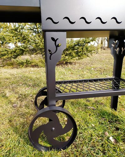 grils-ar-vaku-un-riteniem-kokogles-malka Grils ar vāku un riteņiem kokogles malka