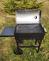 Grils ar vāku un riteņiem melns